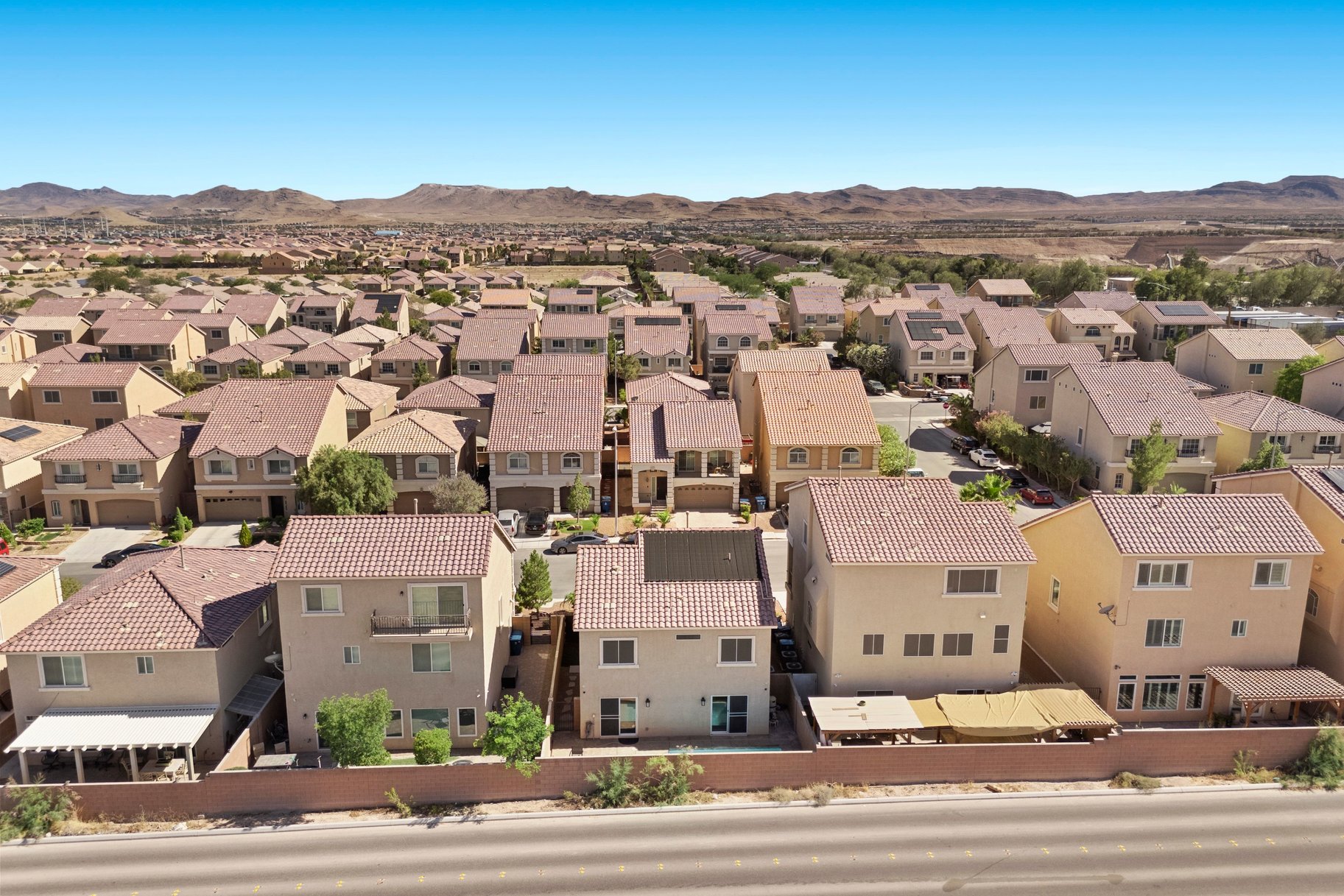  Poolside Living in the Heart of Southwest Las Vegas - 物件實景