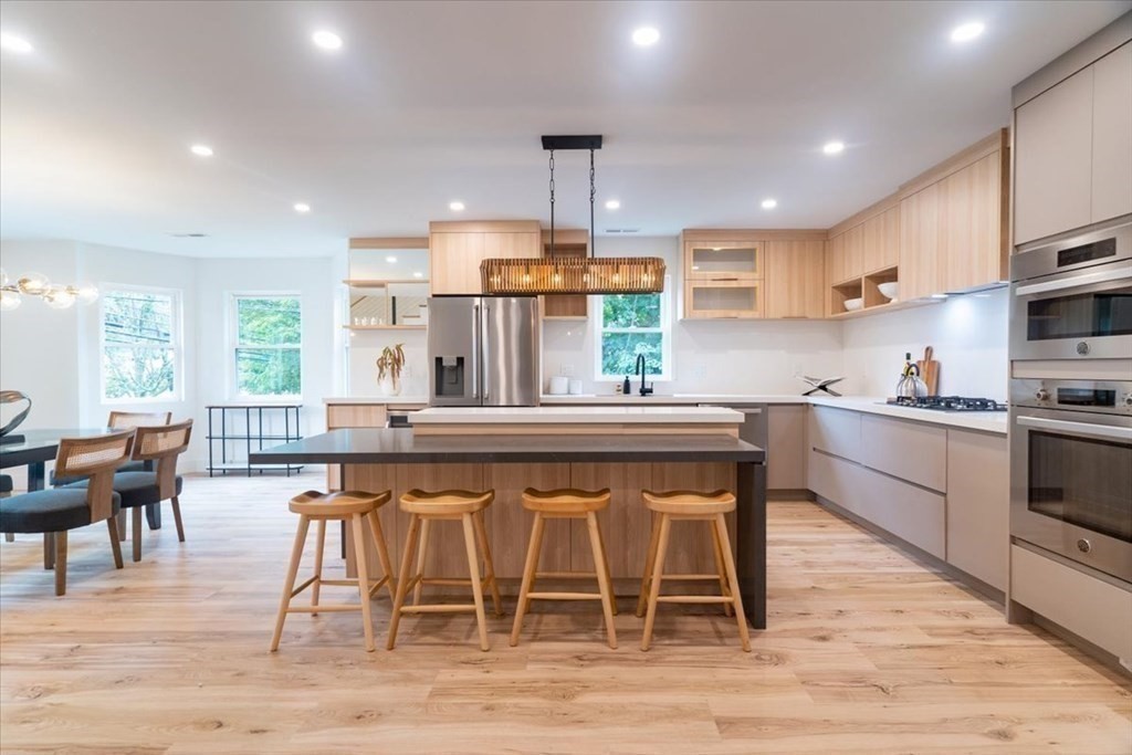 Reading, Massachusetts, 01867, United States, 3 Bedrooms Bedrooms, ,3 BathroomsBathrooms,Residential,For Sale,1880816