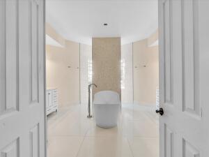 Plantation, Florida, 33325, United States, 5 Bedrooms Bedrooms, ,4 BathroomsBathrooms,Residential,For Sale,2005457