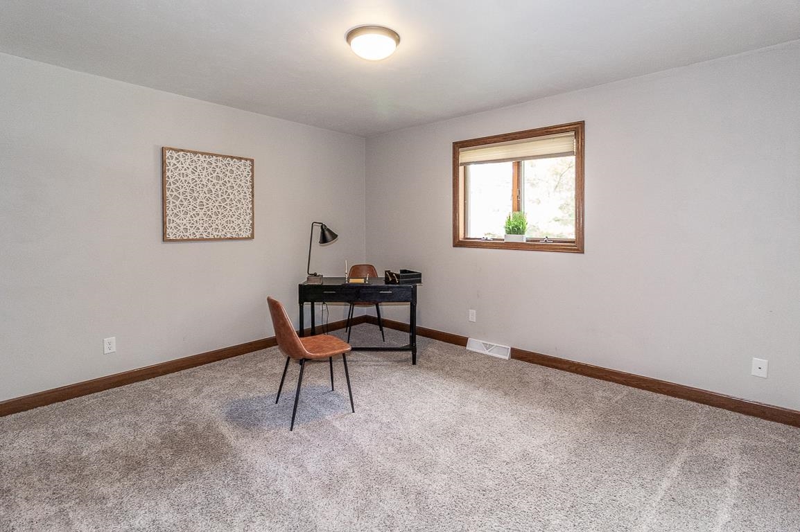 New London, Wisconsin, 54961-8021, United States, 4 Bedrooms Bedrooms, ,2 BathroomsBathrooms,Residential,For Sale,2008203