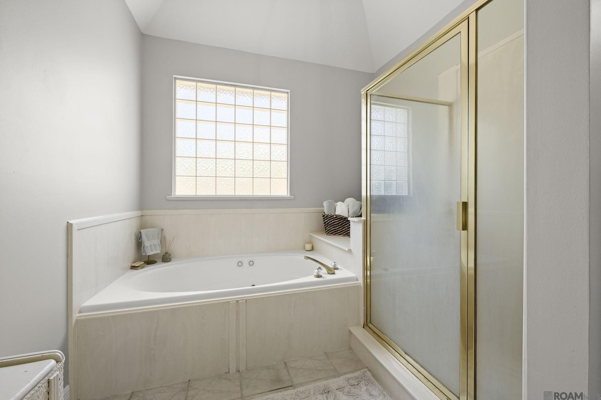 Baton Rouge, Louisiana, 70810, United States, 4 Bedrooms Bedrooms, ,3 BathroomsBathrooms,Residential,For Sale,2037860