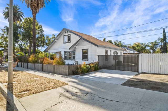 Pomona, California, 91768, United States, 3 Bedrooms Bedrooms, ,2 BathroomsBathrooms,Residential,For Sale,1942945