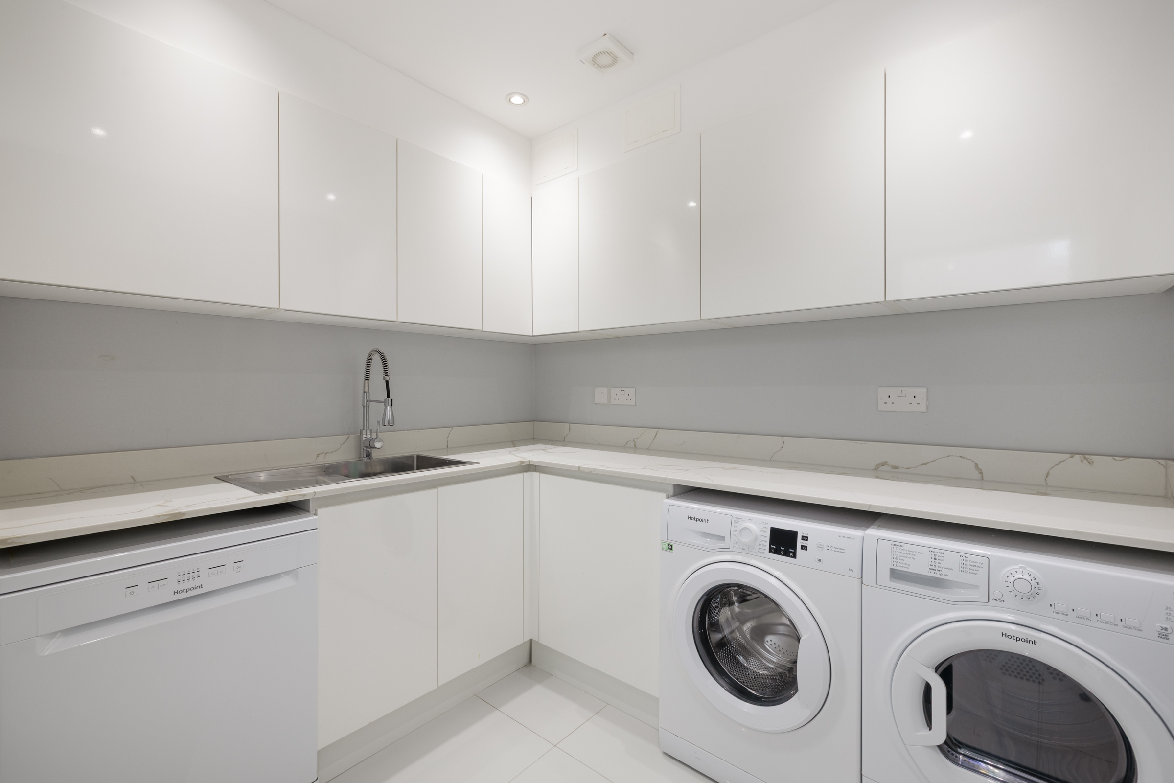  A Detached House with a Generous Garden Between Richmond Park and Wimbledon Comm - 物件實景