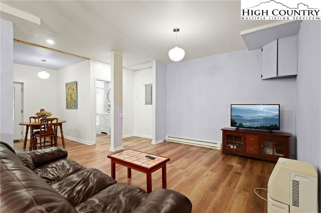 Boone, North Carolina, 28607, United States, 3 Bedrooms Bedrooms, ,3 BathroomsBathrooms,Residential,For Sale,1974866