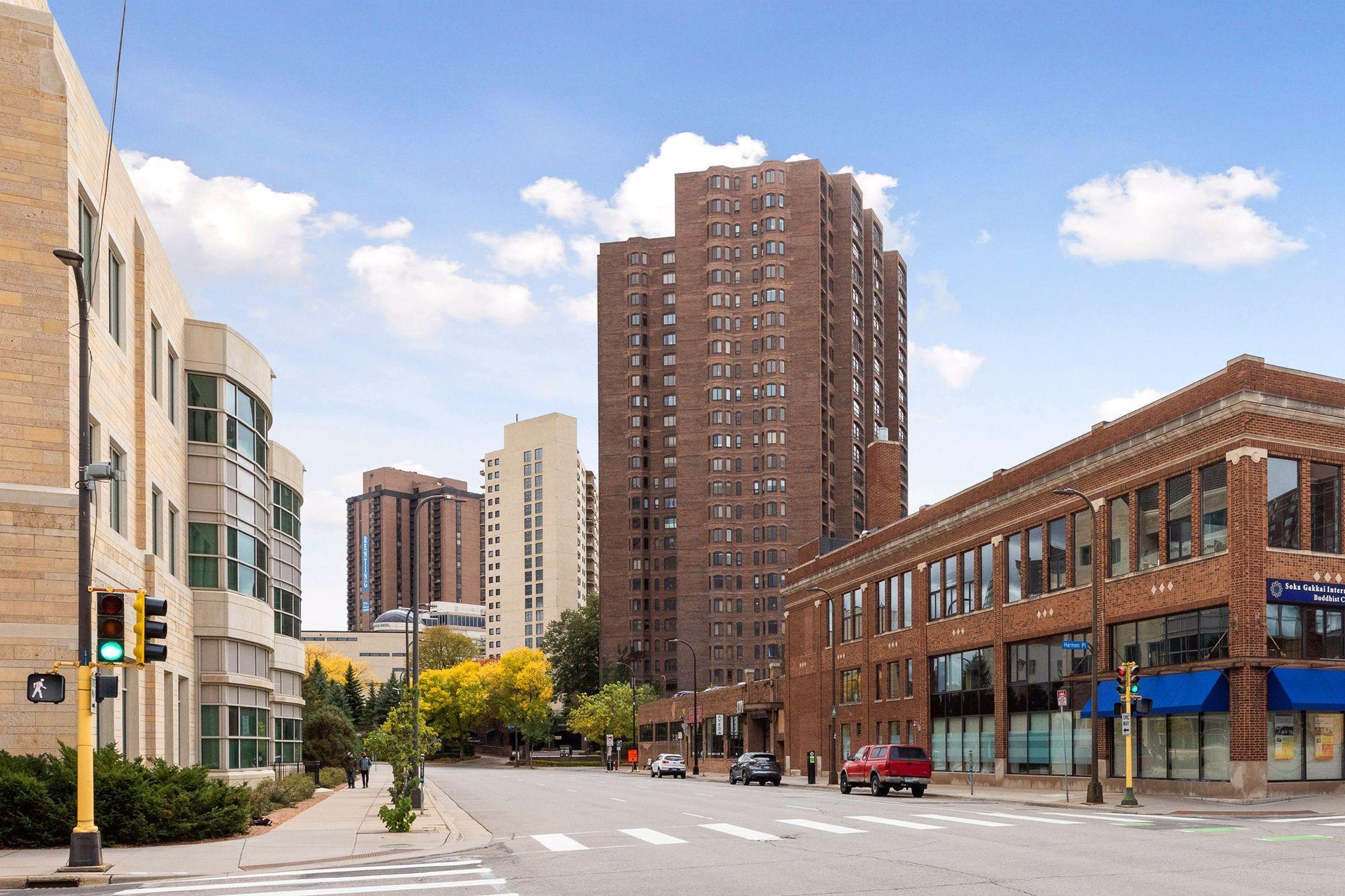 Minneapolis, Minnesota, 55403, United States, 2 Bedrooms Bedrooms, ,1 BathroomBathrooms,Residential,For Sale,1794027