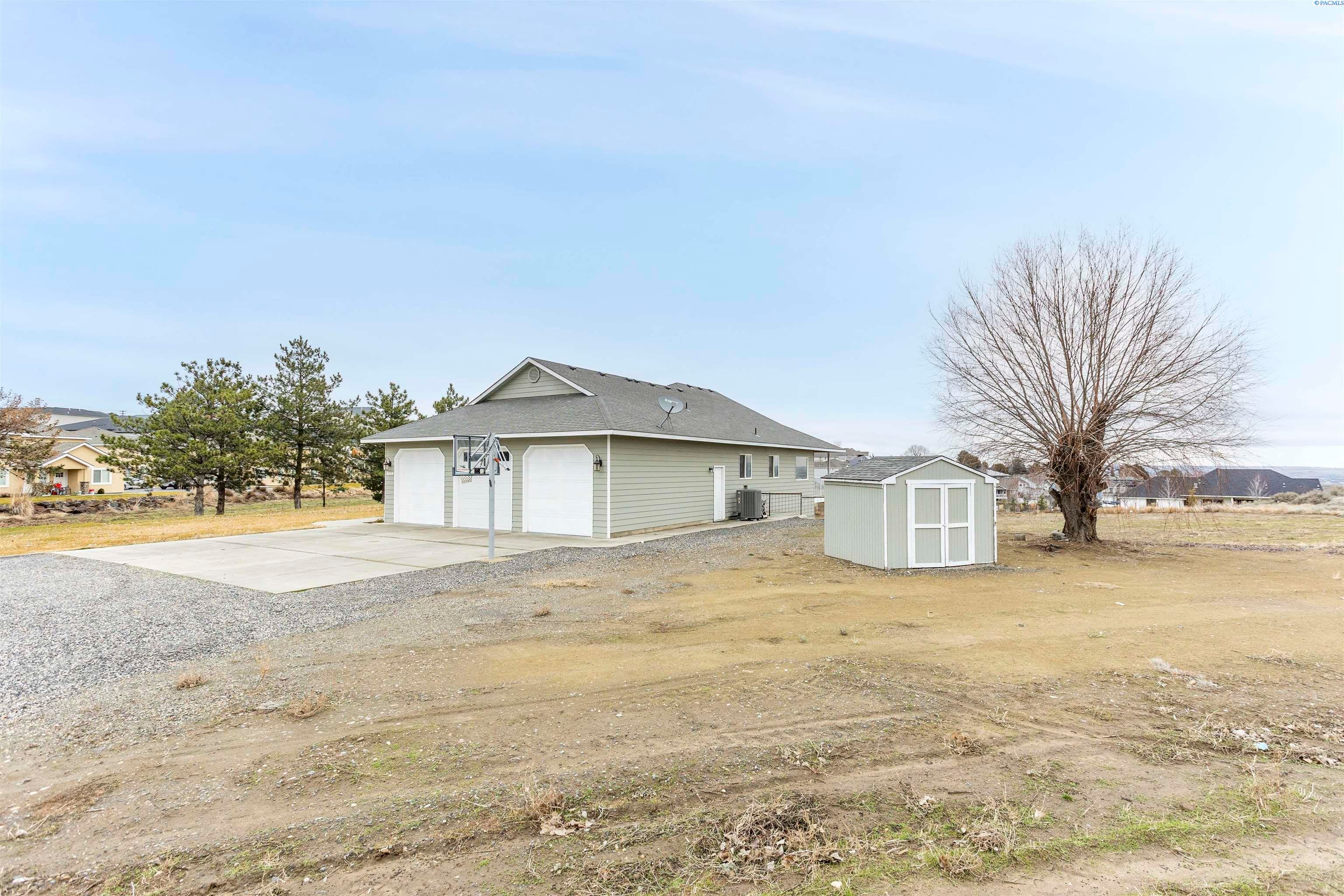 West Richland, Washington, 99353, United States, 5 Bedrooms Bedrooms, ,3 BathroomsBathrooms,Residential,For Sale,1923424