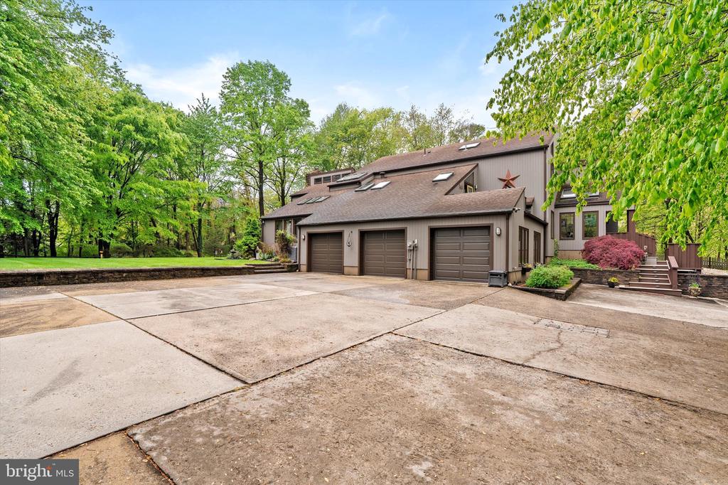 Wrightstown, New Jersey, 08562, United States, 5 Bedrooms Bedrooms, ,4 BathroomsBathrooms,Residential,For Sale,2048850