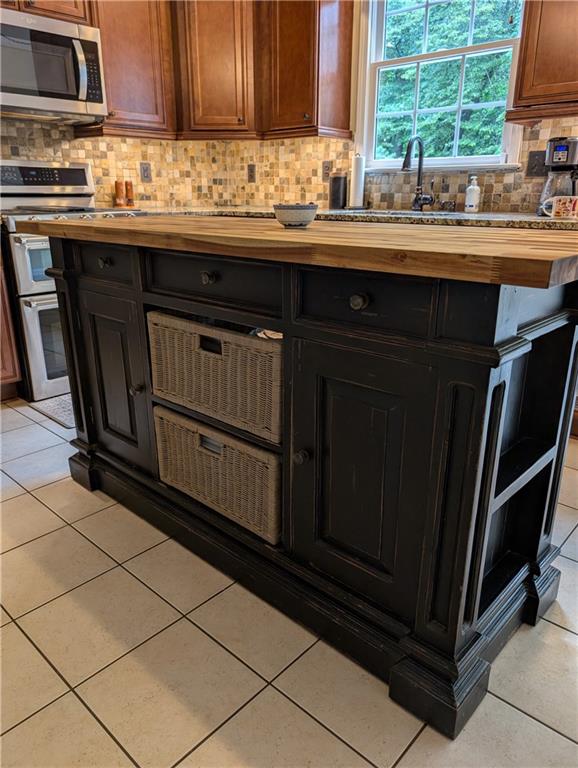 Suwanee, Georgia, 30024, United States, 5 Bedrooms Bedrooms, ,4 BathroomsBathrooms,Residential,For Sale,1873218