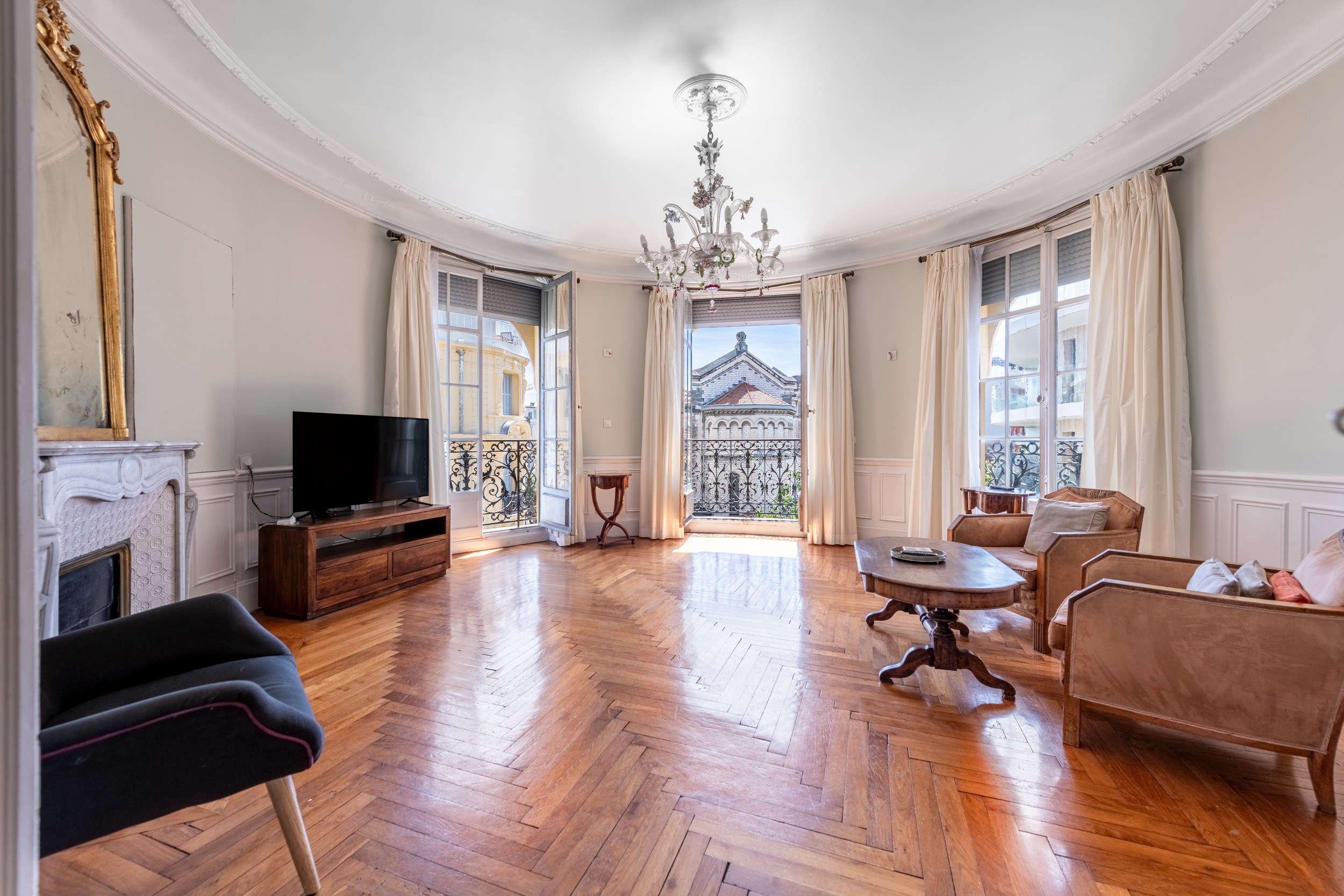  Nice bourgeois apartment near Promenade des Anglais and Negresco in elegant 193… - 物件實景