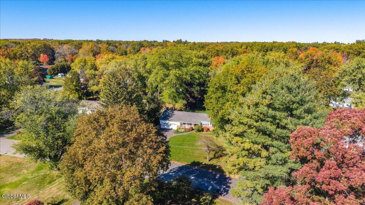 Clifton Park, New York, 12065, United States, 4 Bedrooms Bedrooms, ,3 BathroomsBathrooms,Residential,For Sale,1968691