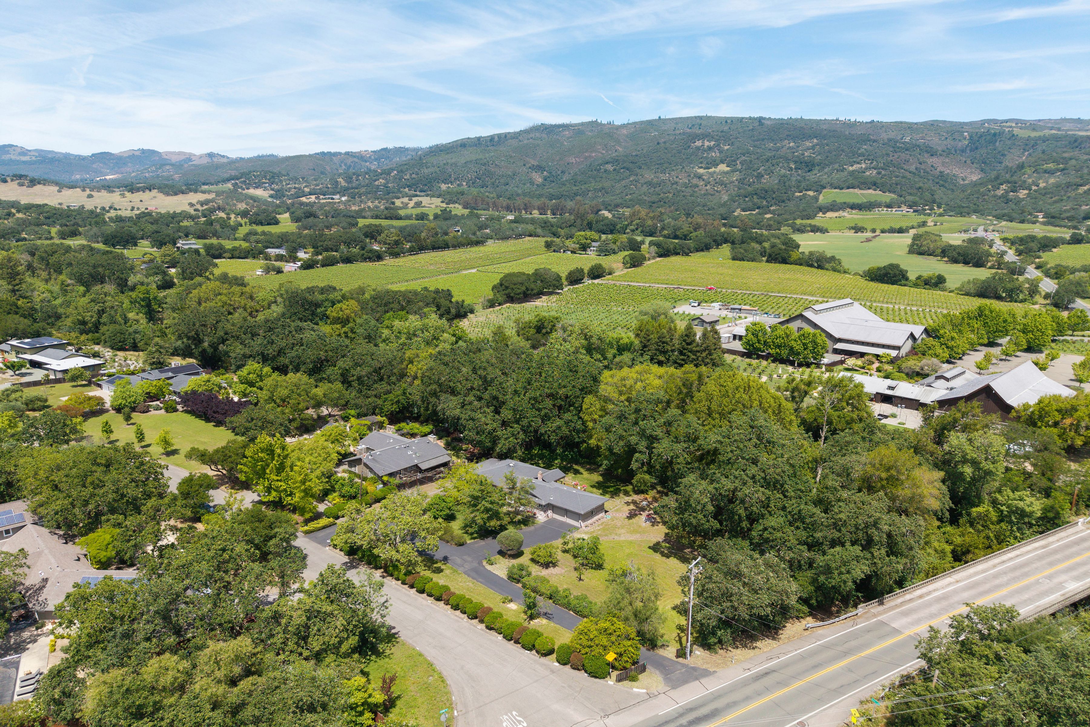  825 Woodside Aka Madrone Road - 物件實景