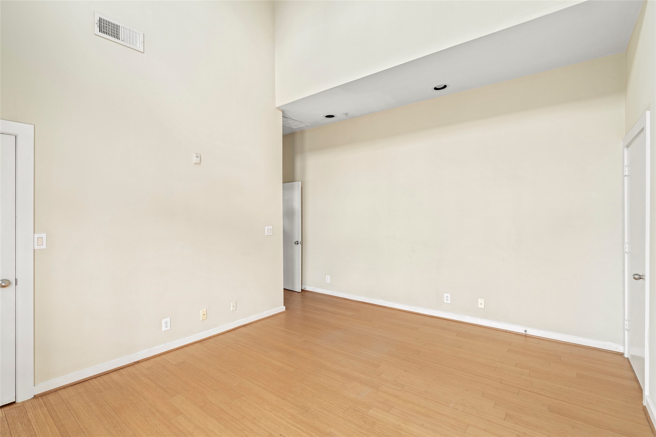  802 Jackson Hill Street #201 - 物件實景