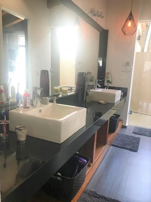 Valle de Bravo, Estado de México, 51200, Mexico, 4 Bedrooms Bedrooms, ,4 BathroomsBathrooms,Residential,For Sale,1739088