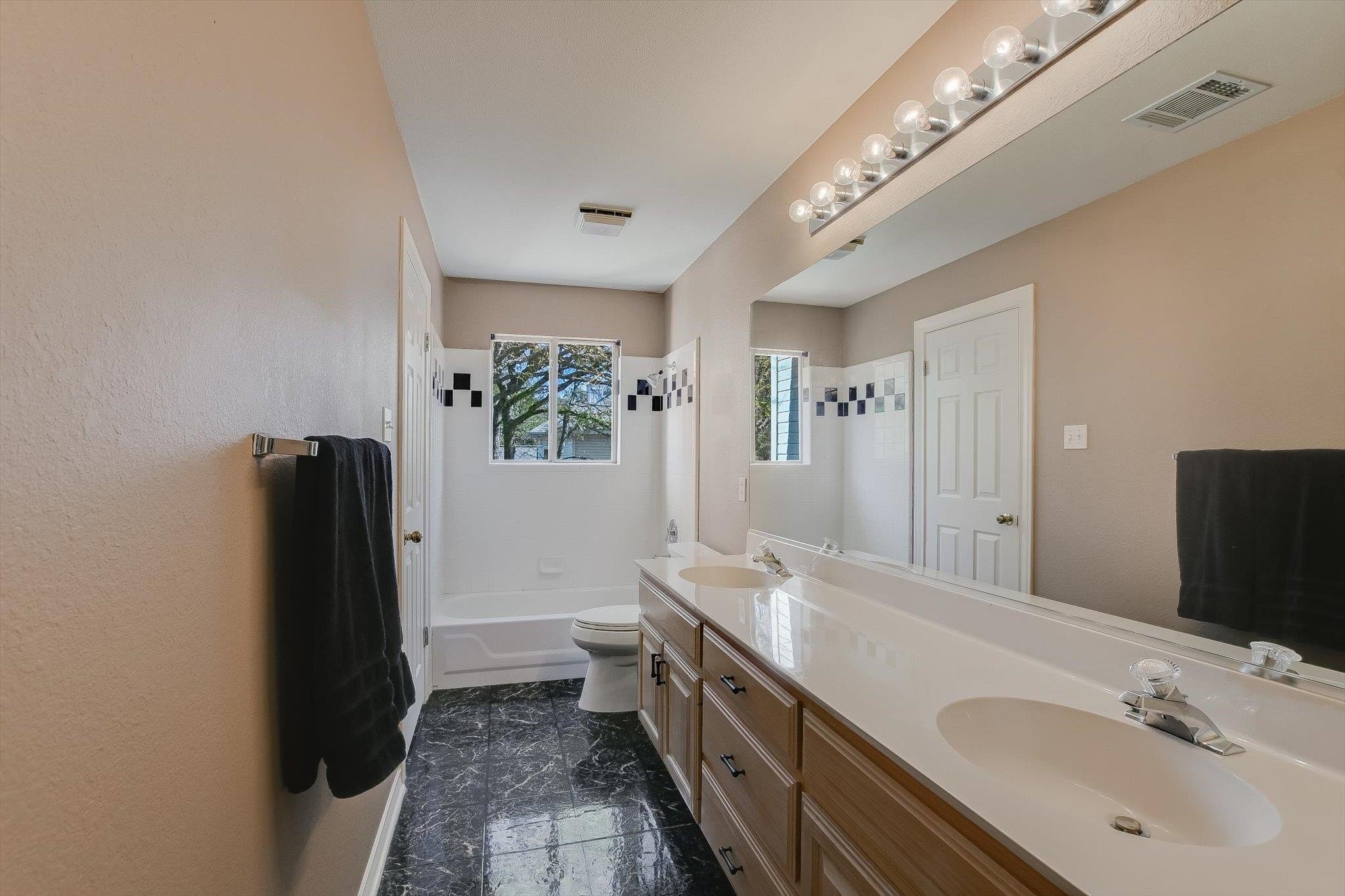 Georgetown, Texas, 78628, United States, 4 Bedrooms Bedrooms, ,4 BathroomsBathrooms,Residential,For Sale,2005701