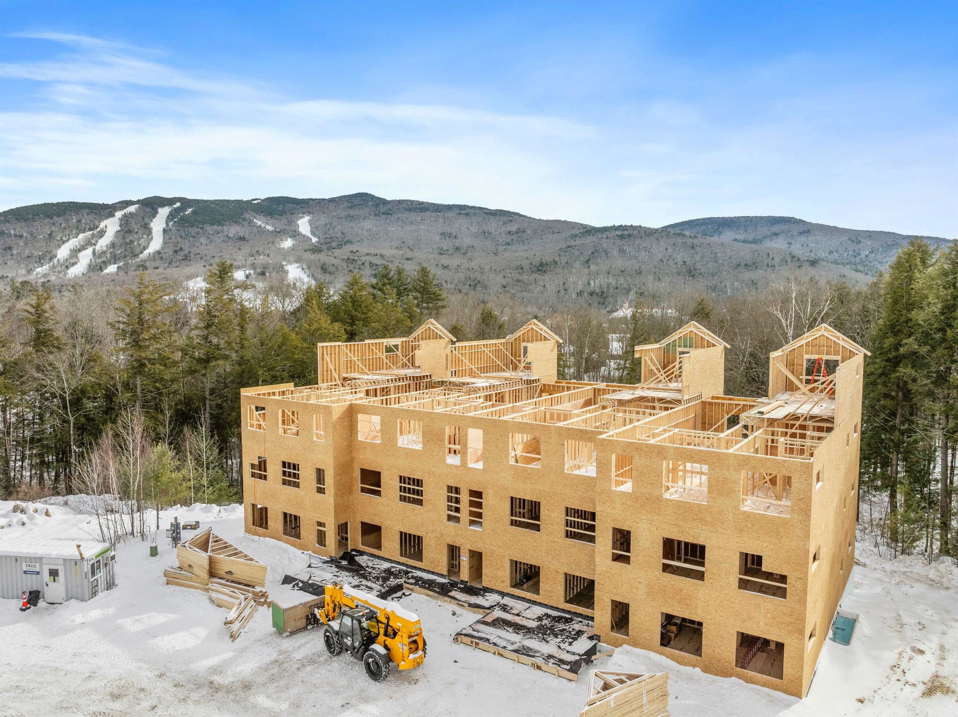 Lincoln, New Hampshire, 03251, United States, 3 Bedrooms Bedrooms, ,2 BathroomsBathrooms,Residential,For Sale,1937104