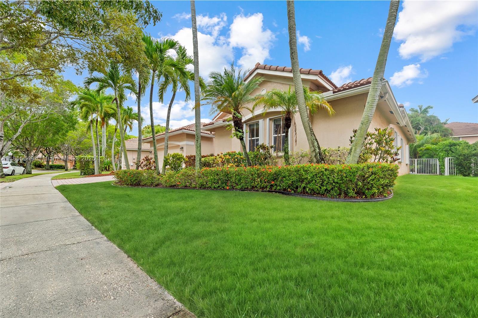 Weston, Florida, 33327, United States, 4 Bedrooms Bedrooms, ,3 BathroomsBathrooms,Residential,For Sale,1913300