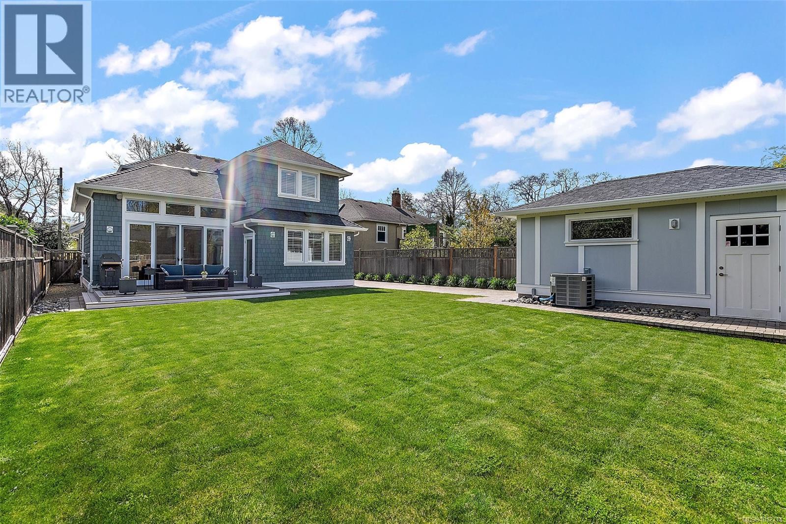 OAK BAY, British Columbia, V8S 2W2, CA, 3 Bedrooms Bedrooms, ,3 BathroomsBathrooms,Residential,For Sale,1949531