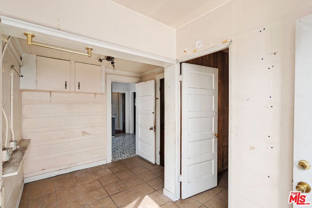 Los Angeles, California, 90043, United States, 3 Bedrooms Bedrooms, ,3 BathroomsBathrooms,Residential,For Sale,1818072