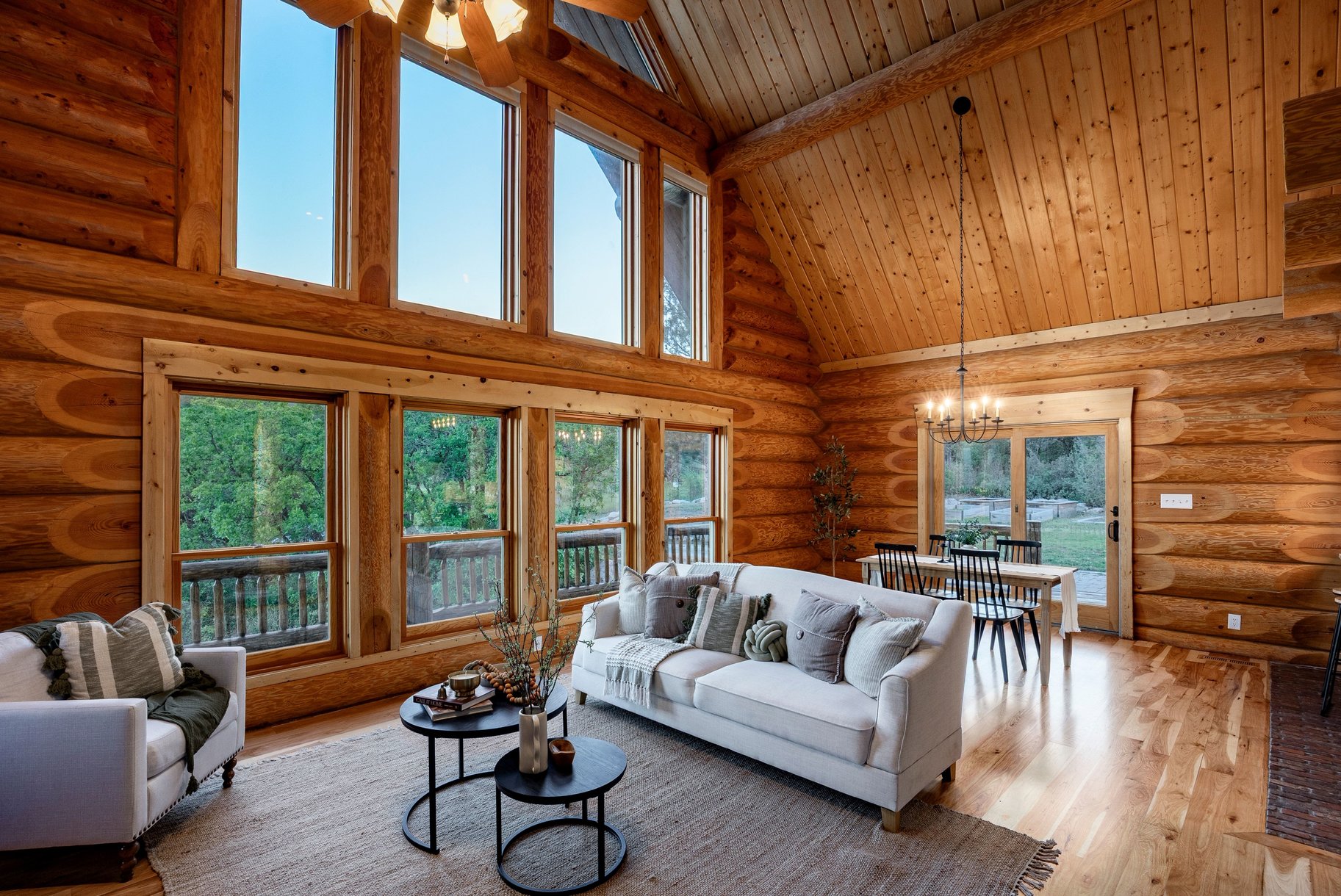  Refined Mountain Home on 1.27 Acres Near Snowbasin - 物件實景