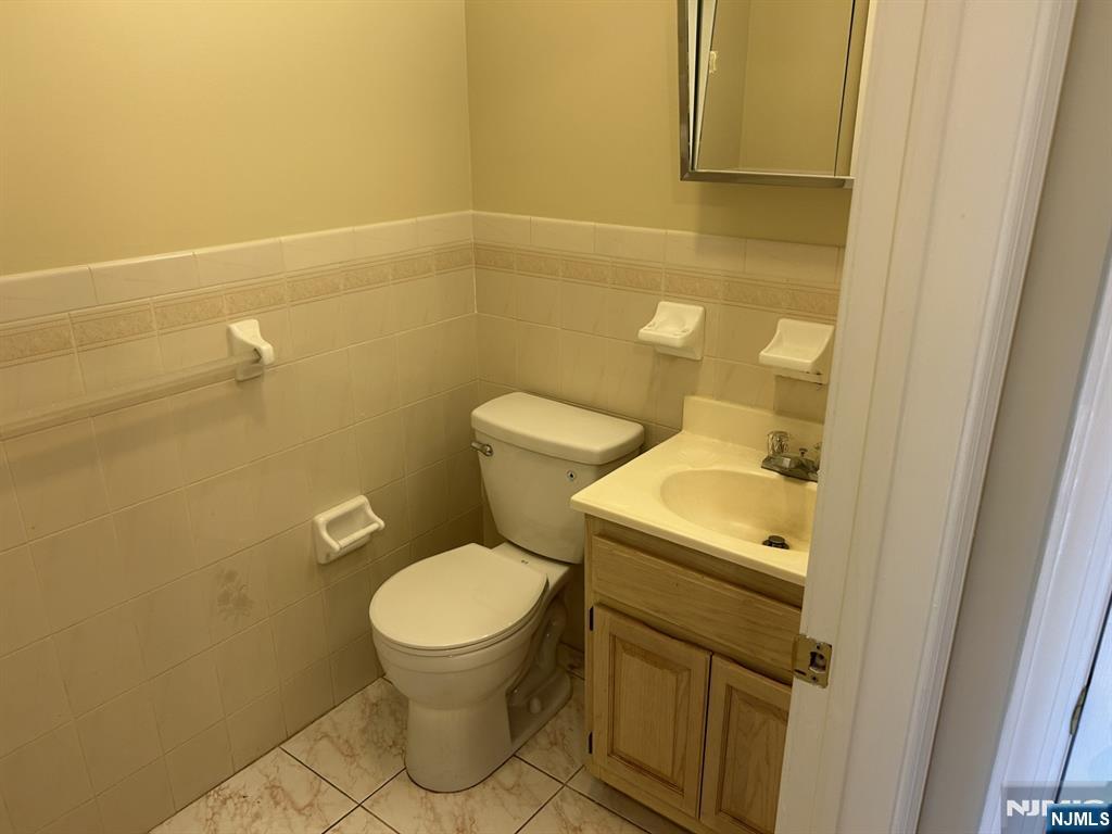 Newark, New Jersey, 07105, United States, 2 Bedrooms Bedrooms, ,3 BathroomsBathrooms,Residential,For Sale,1908619