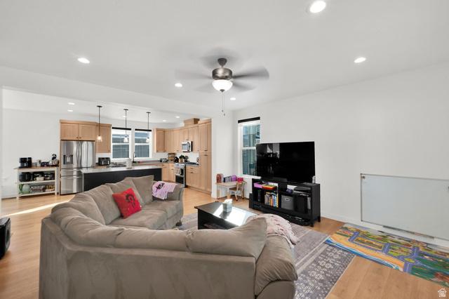 South Jordan, Utah, 84009, United States, 5 Bedrooms Bedrooms, ,4 BathroomsBathrooms,Residential,For Sale,2010357