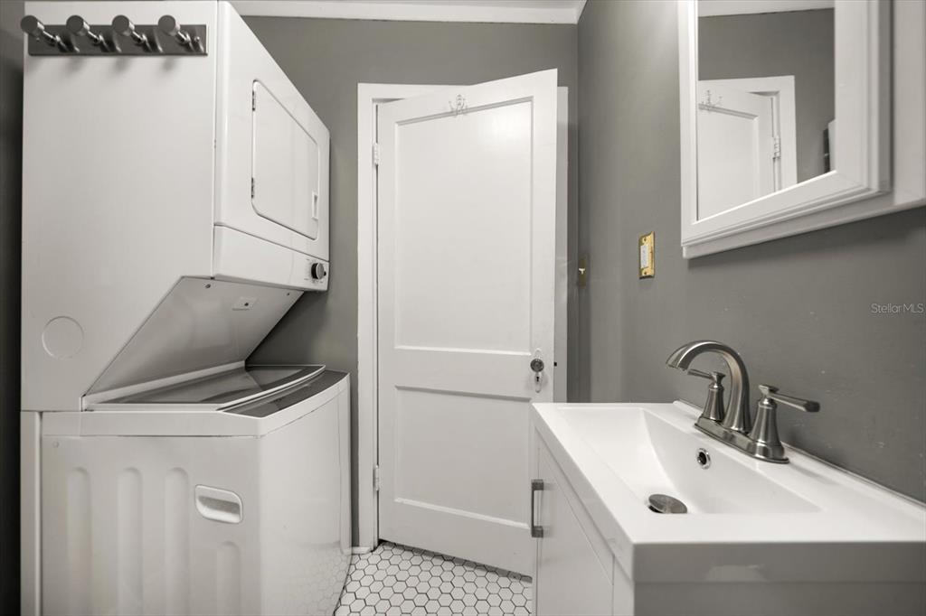 Clearwater, Florida, 33755, United States, 4 Bedrooms Bedrooms, ,3 BathroomsBathrooms,Residential,For Sale,1848993