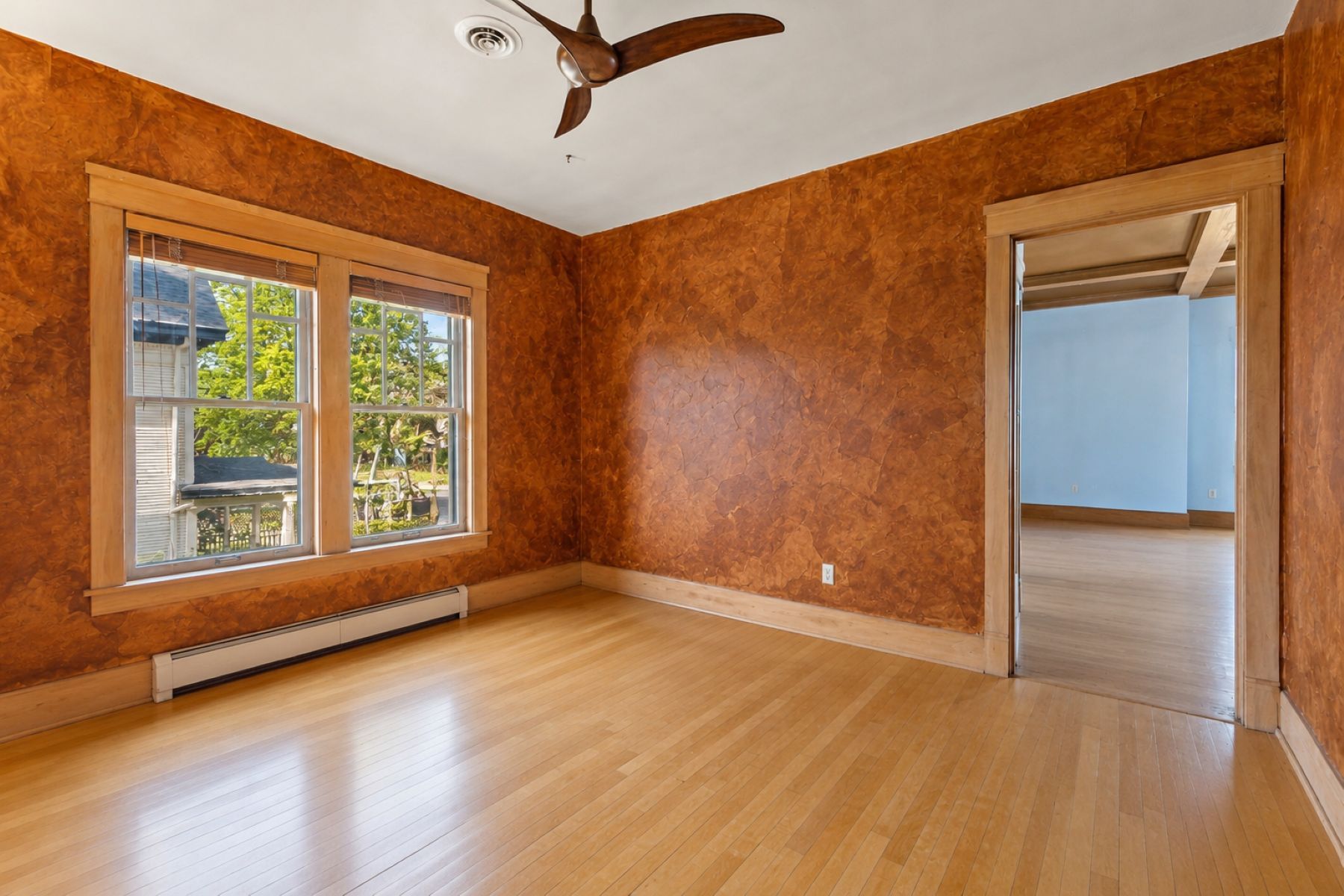  Rich Craftsmanship and Versatility in this Historic Residence - 物件實景