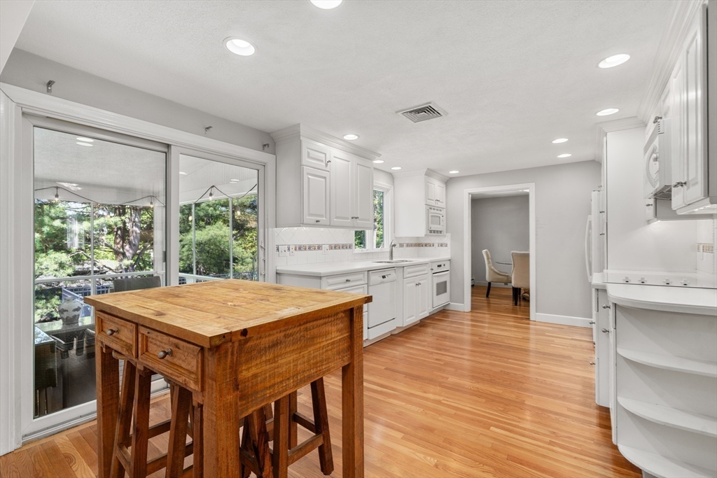 Framingham, Massachusetts, 01701, United States, 4 Bedrooms Bedrooms, ,3 BathroomsBathrooms,Residential,For Sale,1988124