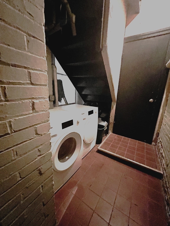 Boston, Massachusetts, 02115, United States, 2 Bedrooms Bedrooms, ,1 BathroomBathrooms,Residential,For Sale,1889916