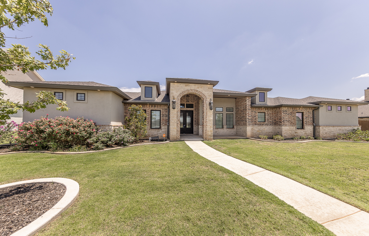 Lubbock, Texas, 79424, United States, 4 Bedrooms Bedrooms, ,5 BathroomsBathrooms,Residential,For Sale,1901517