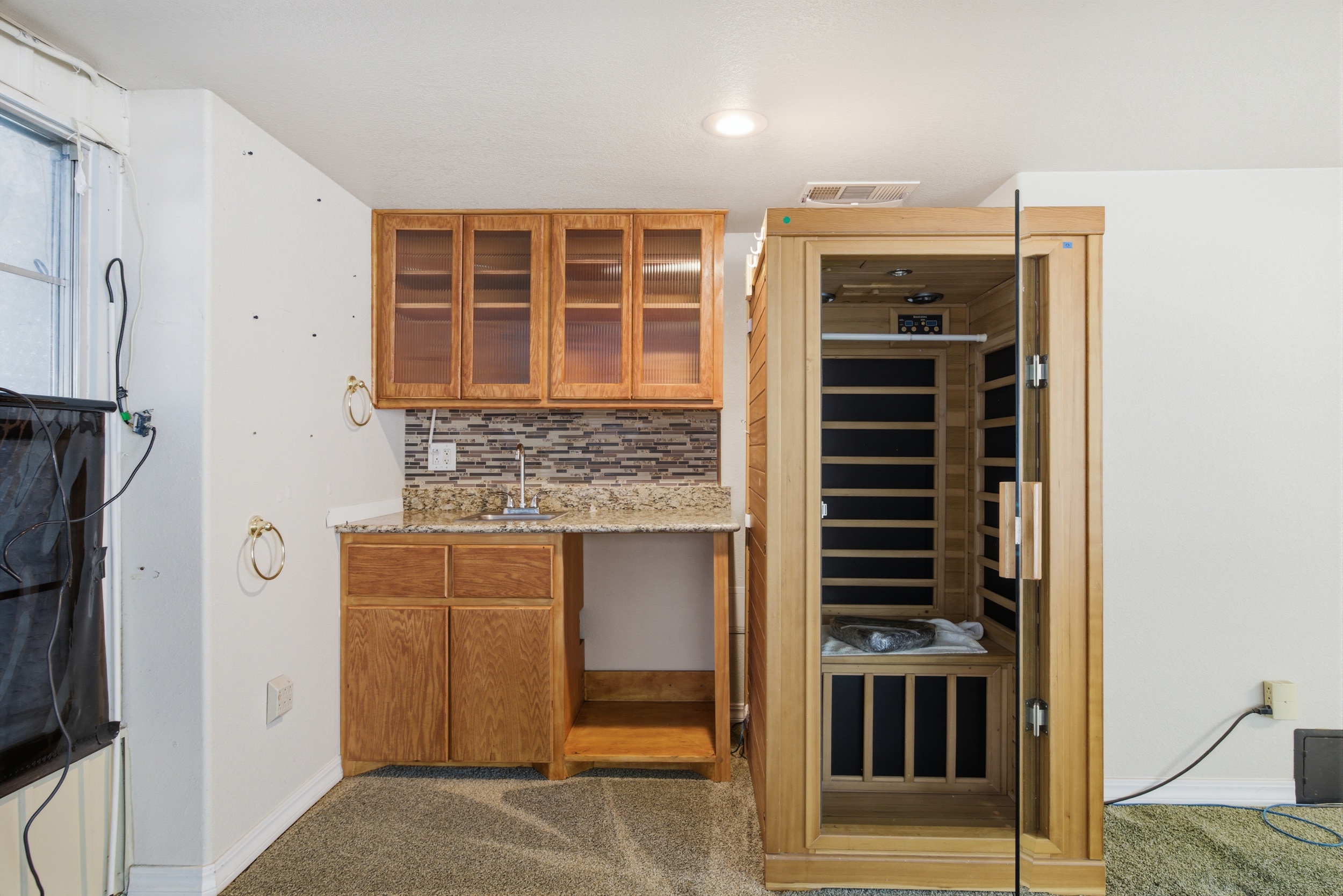  Spacious Charming Home  Updates  Comfortable Layout - 物件實景