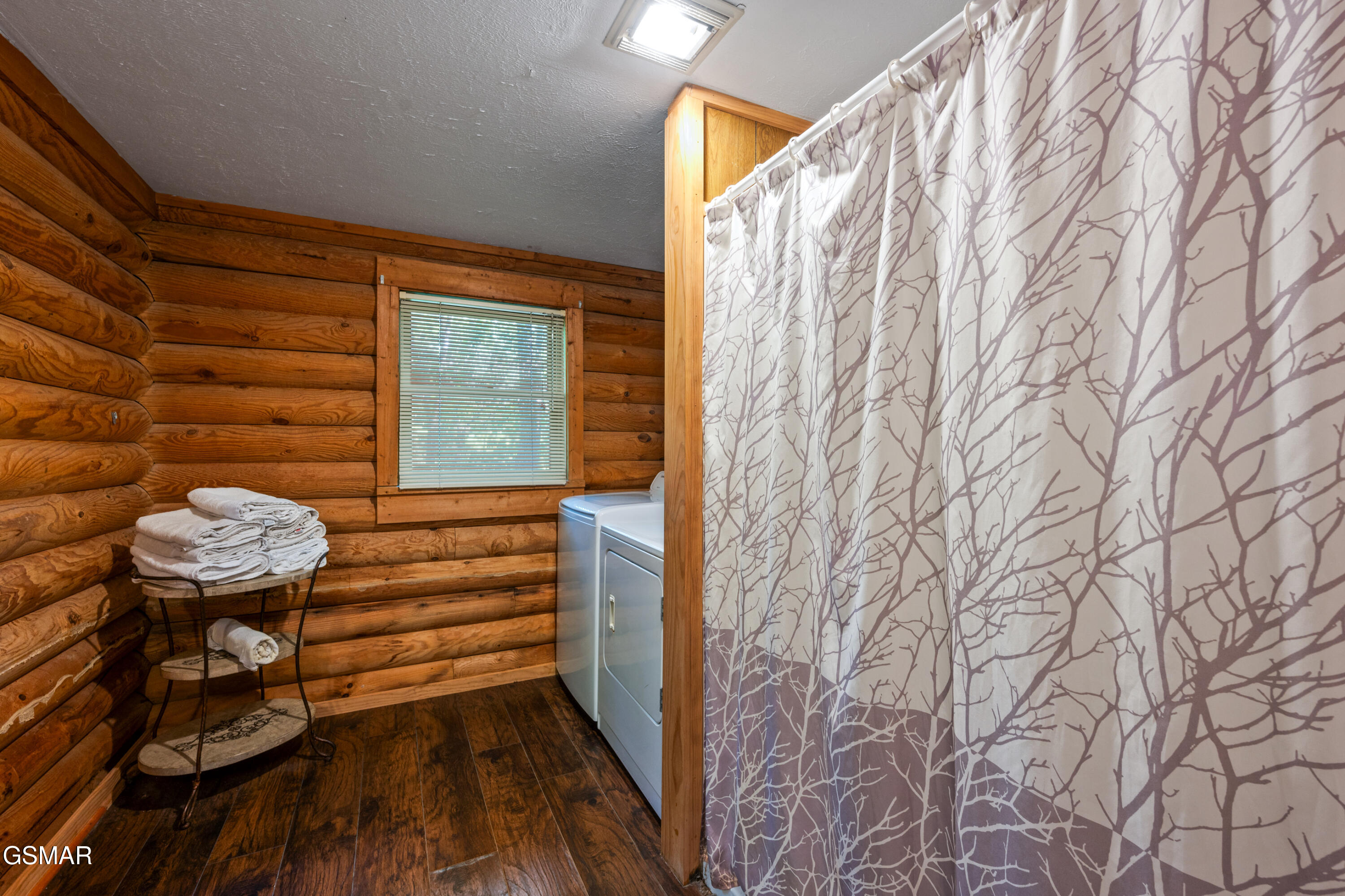 Gatlinburg, Tennessee, 37738, United States, 2 Bedrooms Bedrooms, ,2 BathroomsBathrooms,Residential,For Sale,1935267