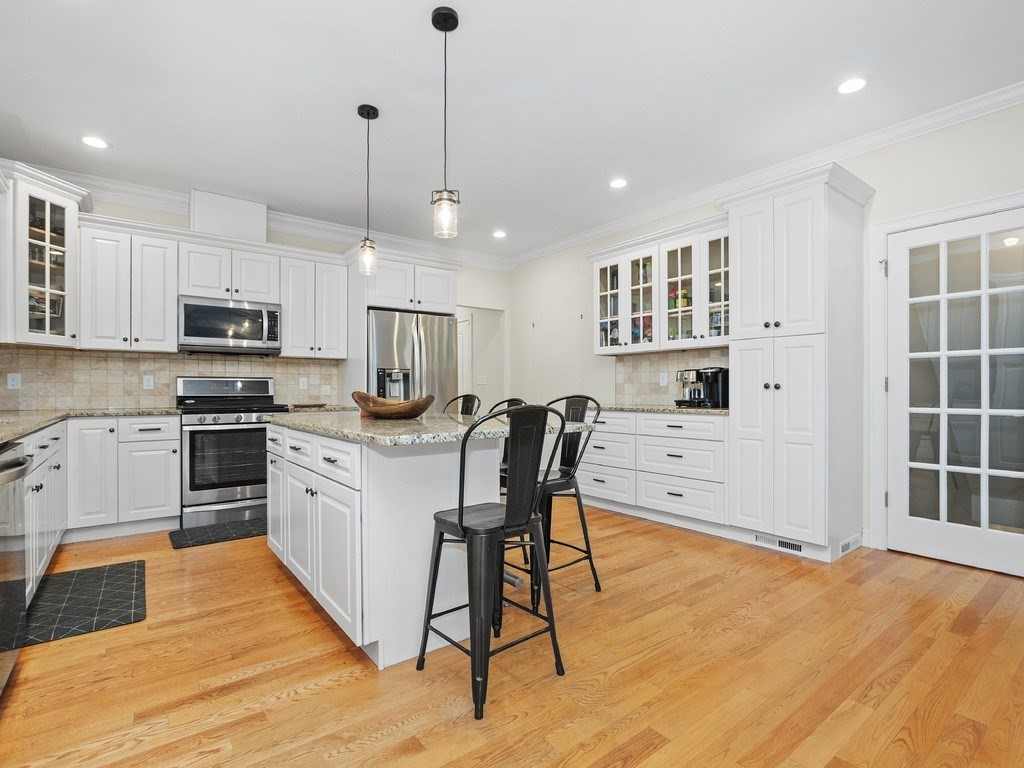 Waltham, Massachusetts, 02451, United States, 4 Bedrooms Bedrooms, ,5 BathroomsBathrooms,Residential,For Sale,1940187