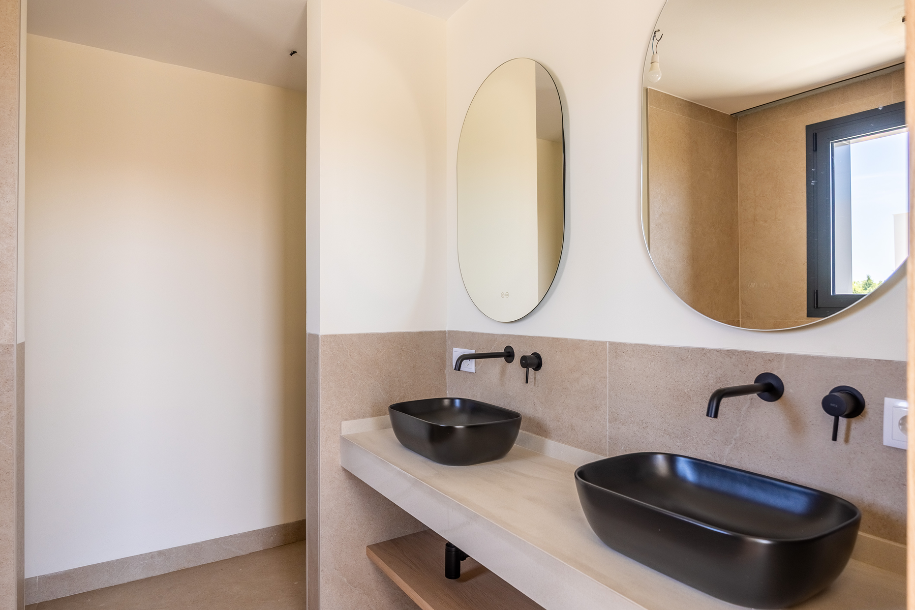  Detached villa with pool in private development in Tomares - 物件實景