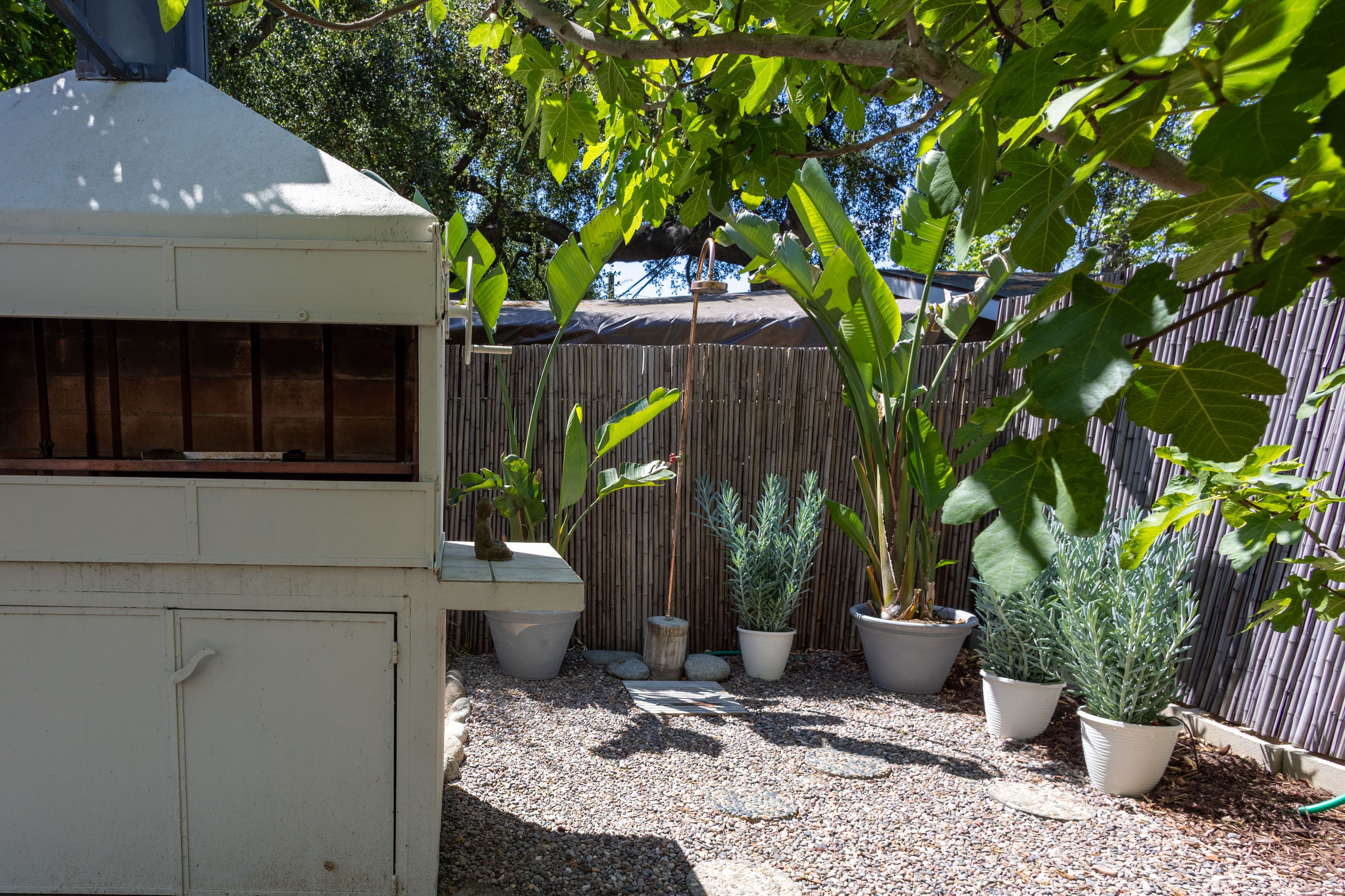  889 North Chester Avenue - 物件實景