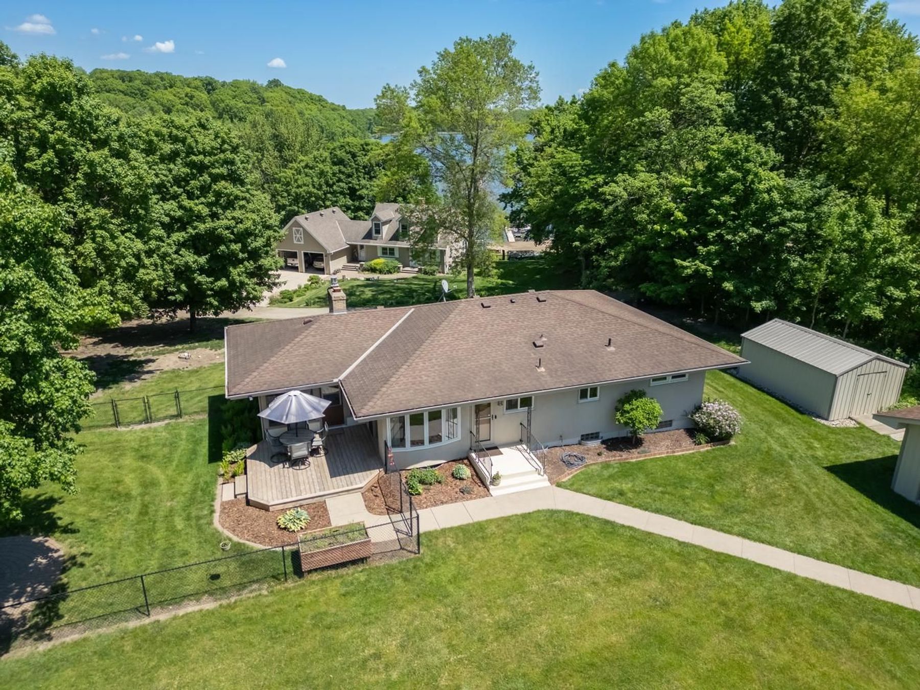  Beautifully Maintained Living with Maple Lake Views - 物件實景