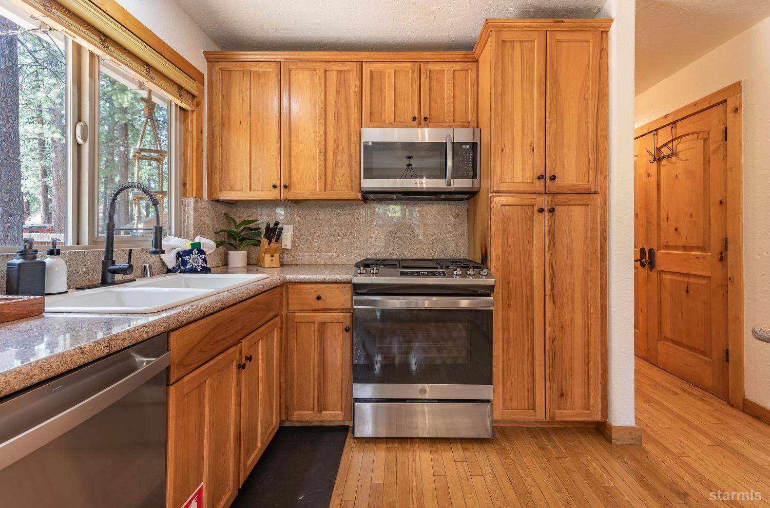 South Lake Tahoe, California, 96150, United States, 2 Bedrooms Bedrooms, ,1 BathroomBathrooms,Residential,For Sale,1971581