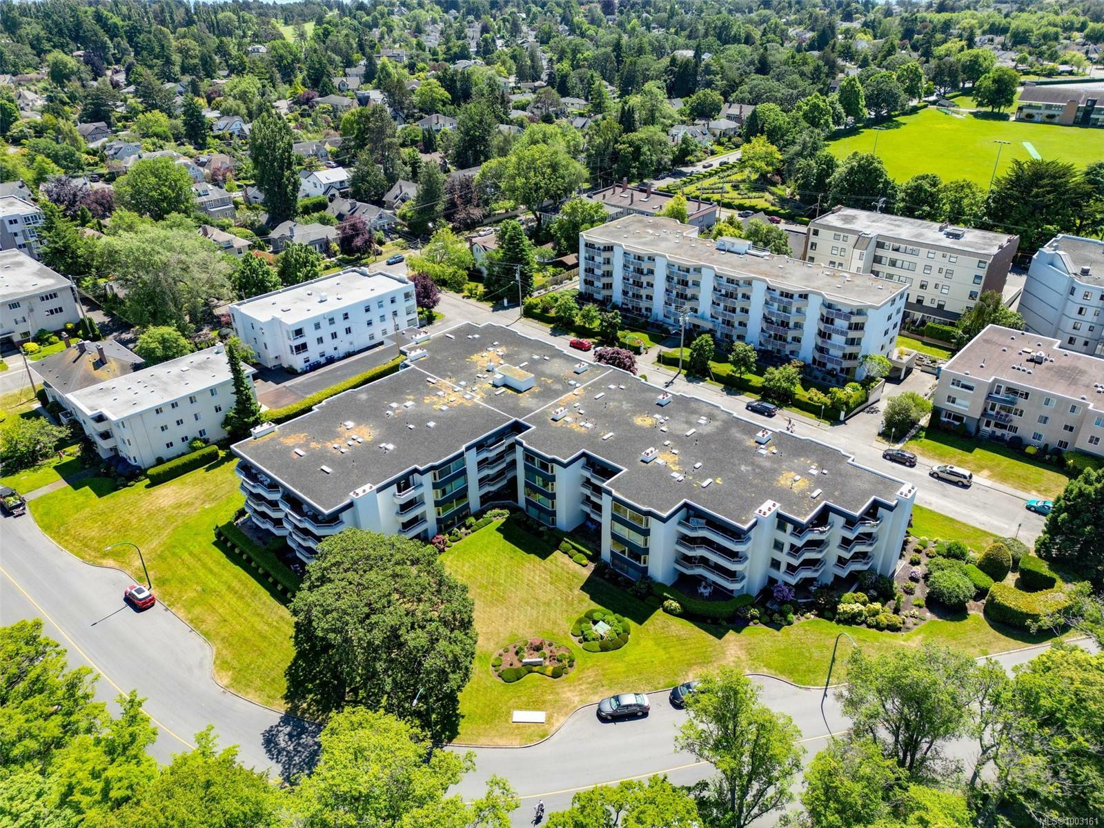 OAK BAY, British Columbia, V8S 2N6, CA, 2 Bedrooms Bedrooms, ,Residential,For Sale,1875191