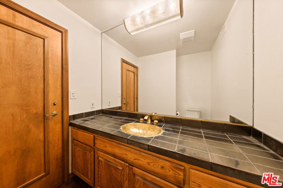 Los Angeles, California, 90035, United States, 3 Bedrooms Bedrooms, ,4 BathroomsBathrooms,Residential,For Sale,1989035