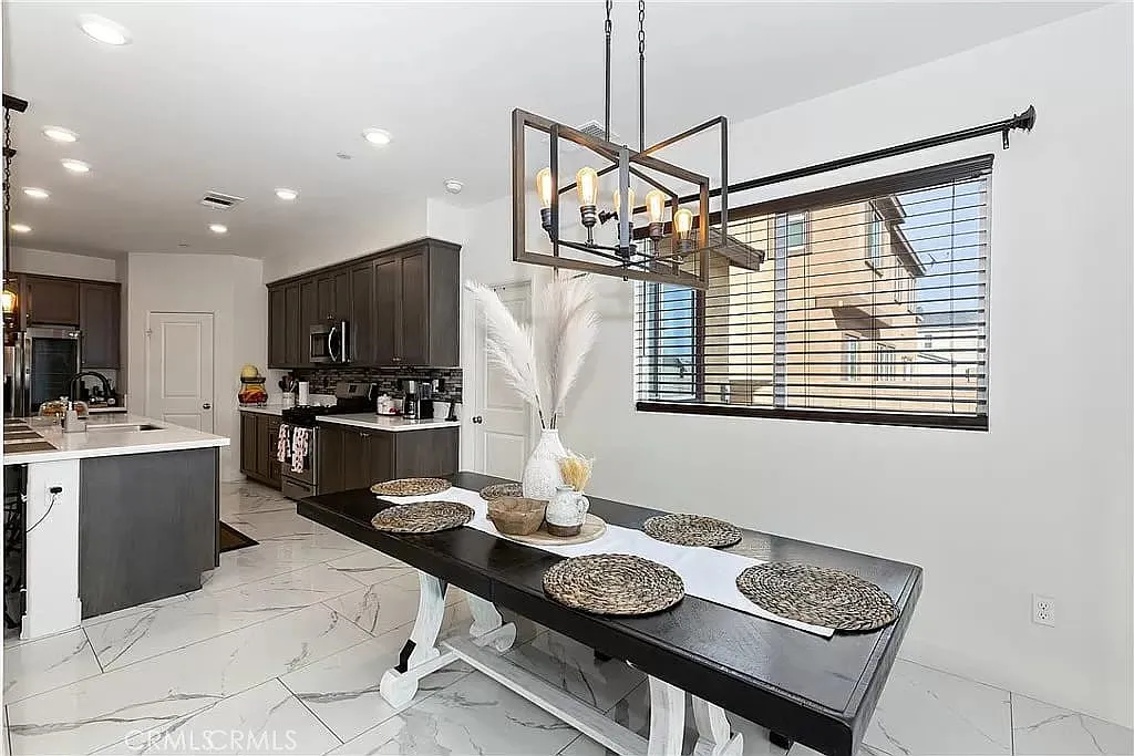 Victorville, California, 92392, United States, 5 Bedrooms Bedrooms, ,4 BathroomsBathrooms,Residential,For Sale,1984455