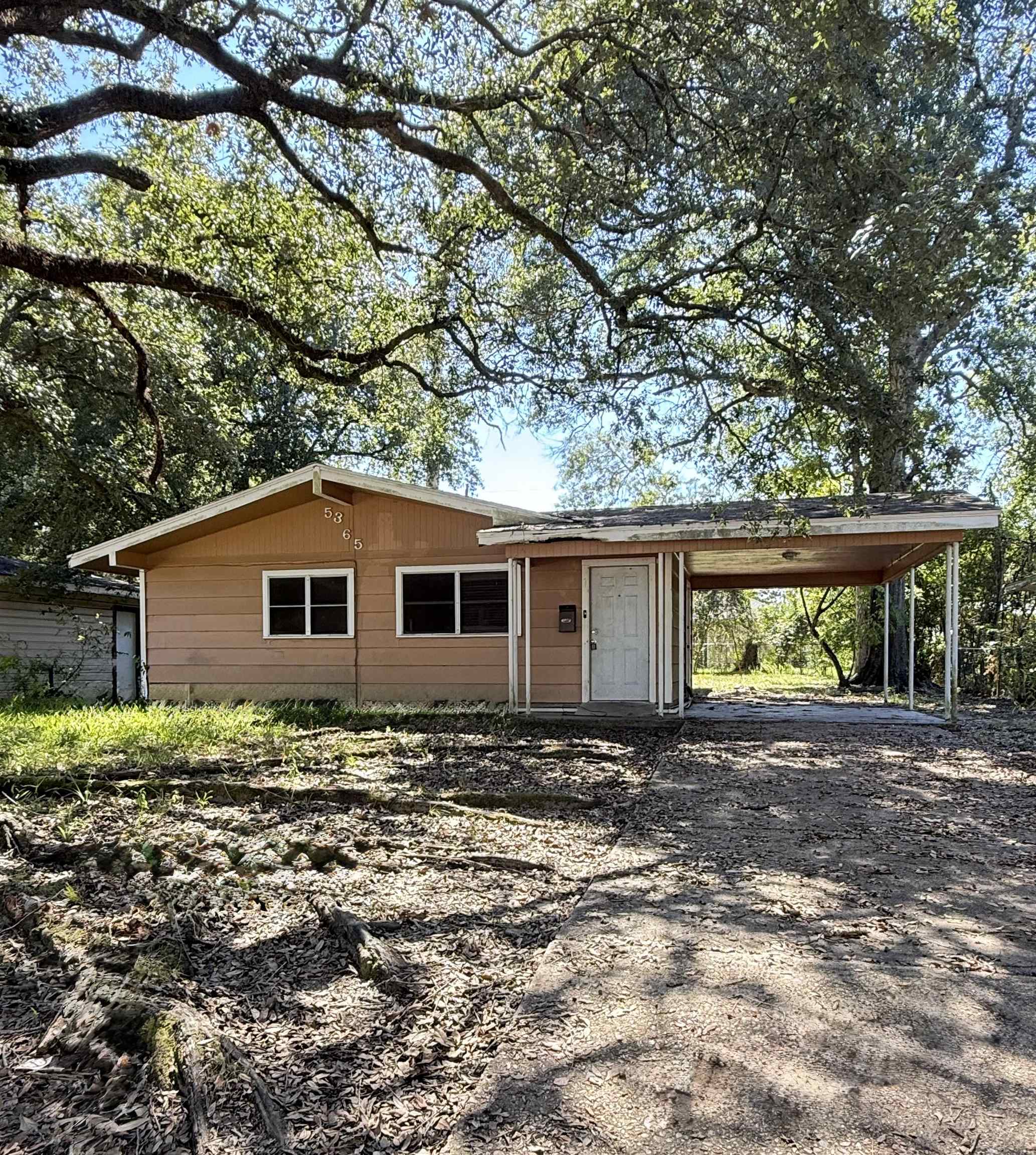 Dewberry Ln, Beaumont, TX 77708