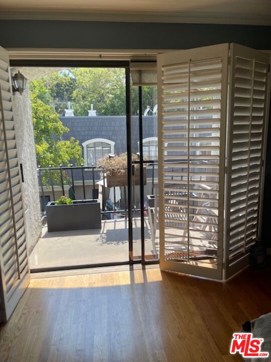 Los Angeles, California, 90004, United States, 2 Bedrooms Bedrooms, ,3 BathroomsBathrooms,Residential,For Sale,1940175