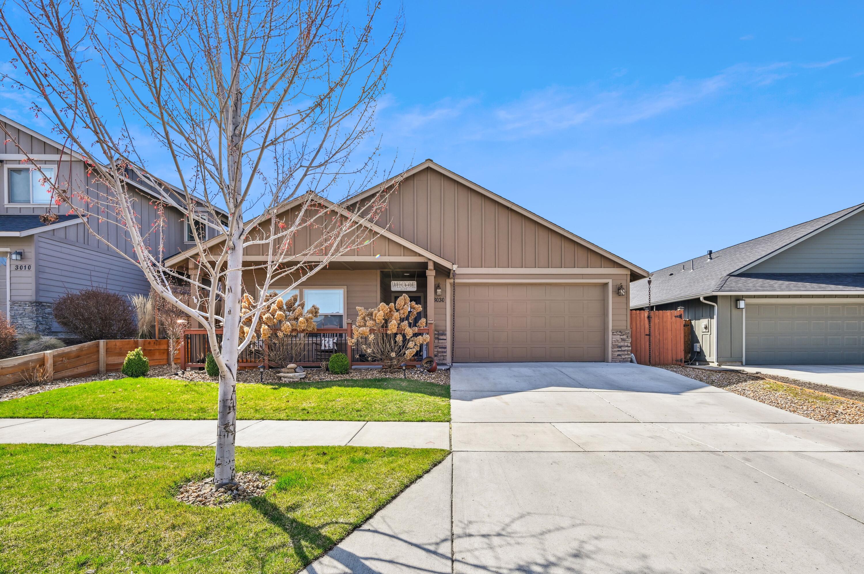 Redmond, Oregon, 97756, United States, 4 Bedrooms Bedrooms, ,3 BathroomsBathrooms,Residential,For Sale,1770354