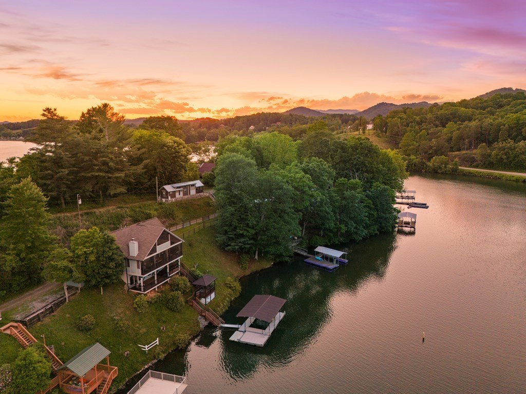 Hayesville, North Carolina, 28904, United States, 3 Bedrooms Bedrooms, ,4 BathroomsBathrooms,Residential,For Sale,1831924