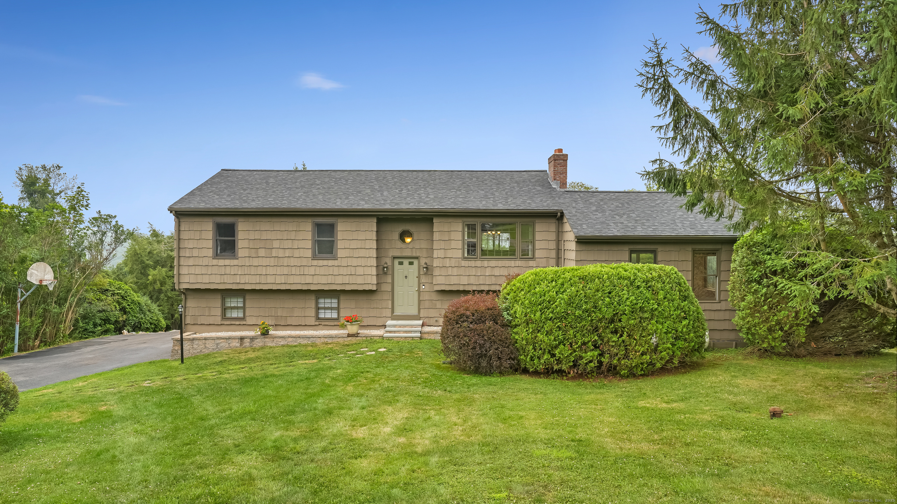 New Milford, Connecticut, 06776, United States, 3 Bedrooms Bedrooms, ,3 BathroomsBathrooms,Residential,For Sale,1924993