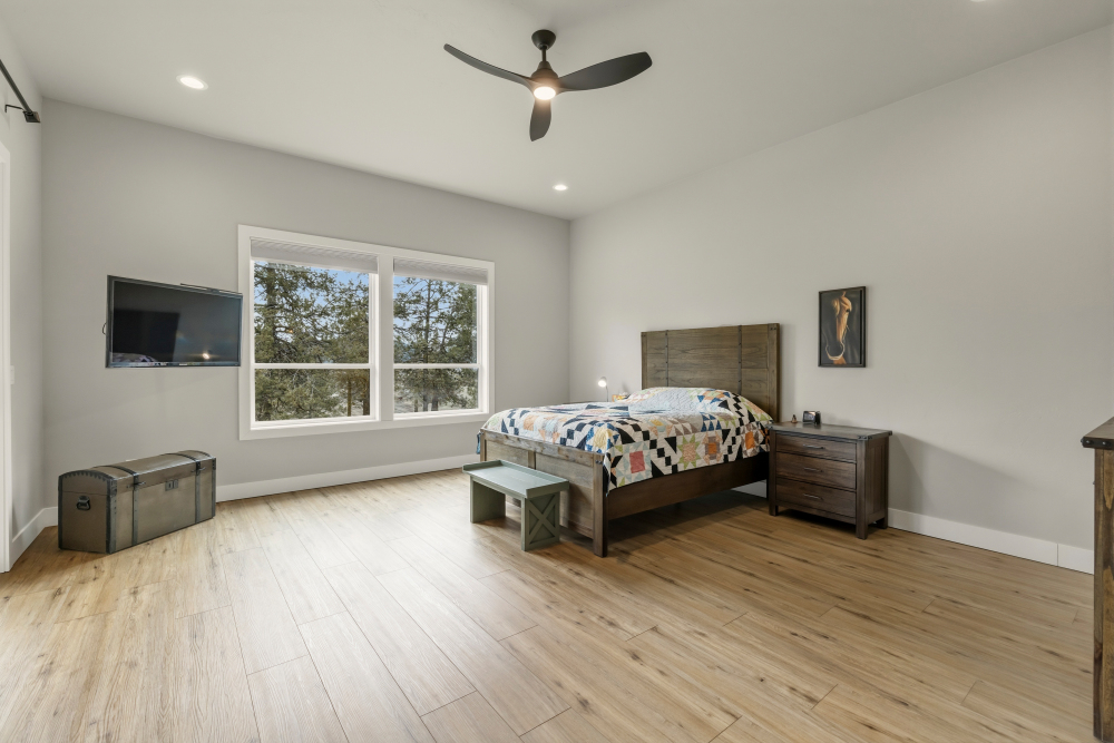 KLAMATH FALLS, Oregon, 97601, United States, 4 Bedrooms Bedrooms, ,3 BathroomsBathrooms,Residential,For Sale,2044065