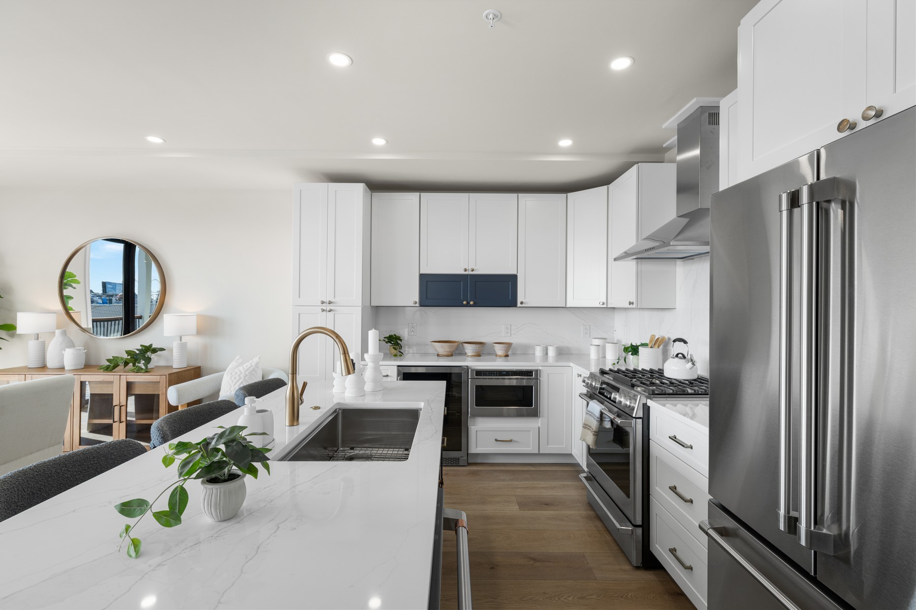  323 E Oak Avenue Unit 201 - 物件實景
