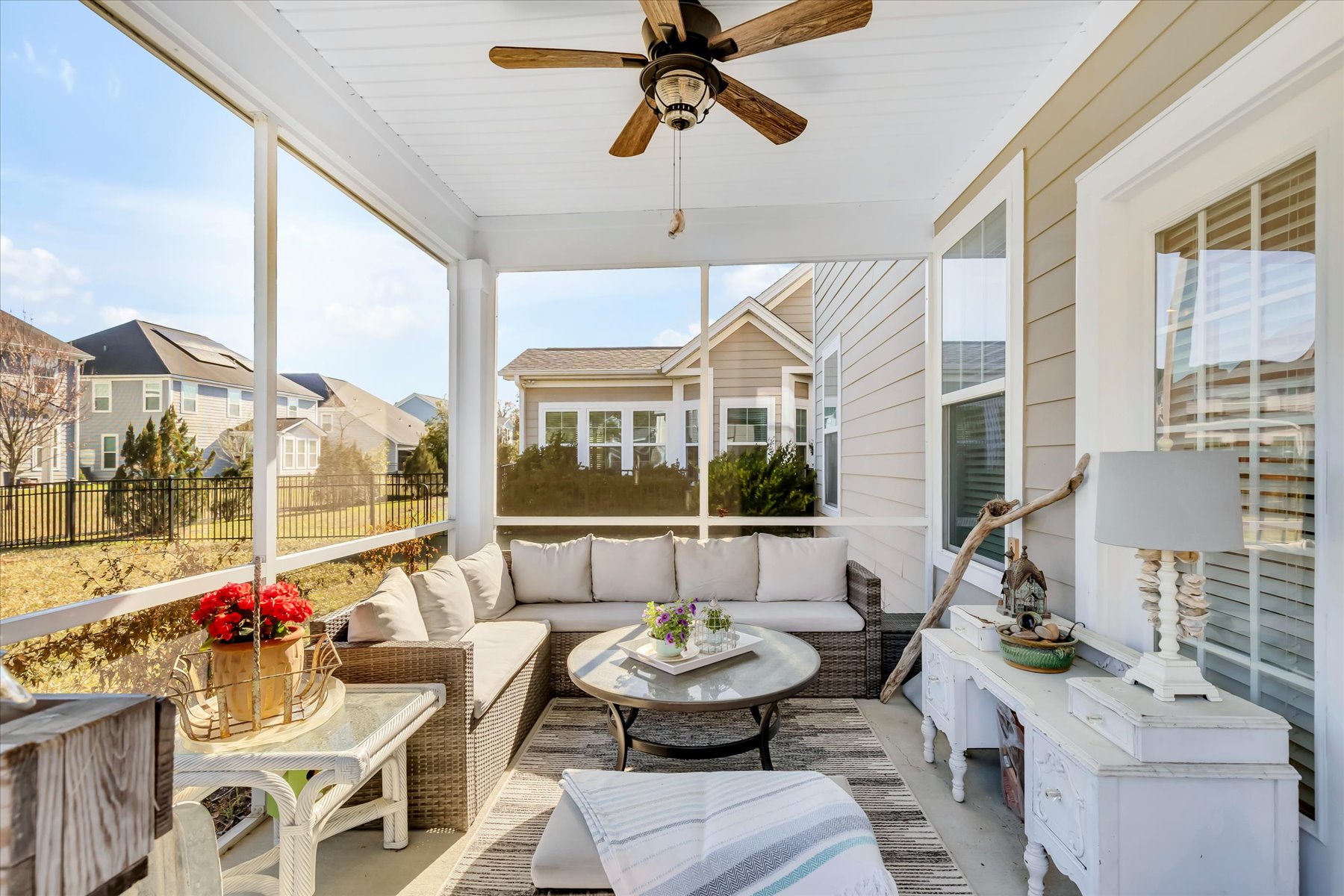  Meticulously Maintained Home in Popular Savannah Quarters Community - 物件實景