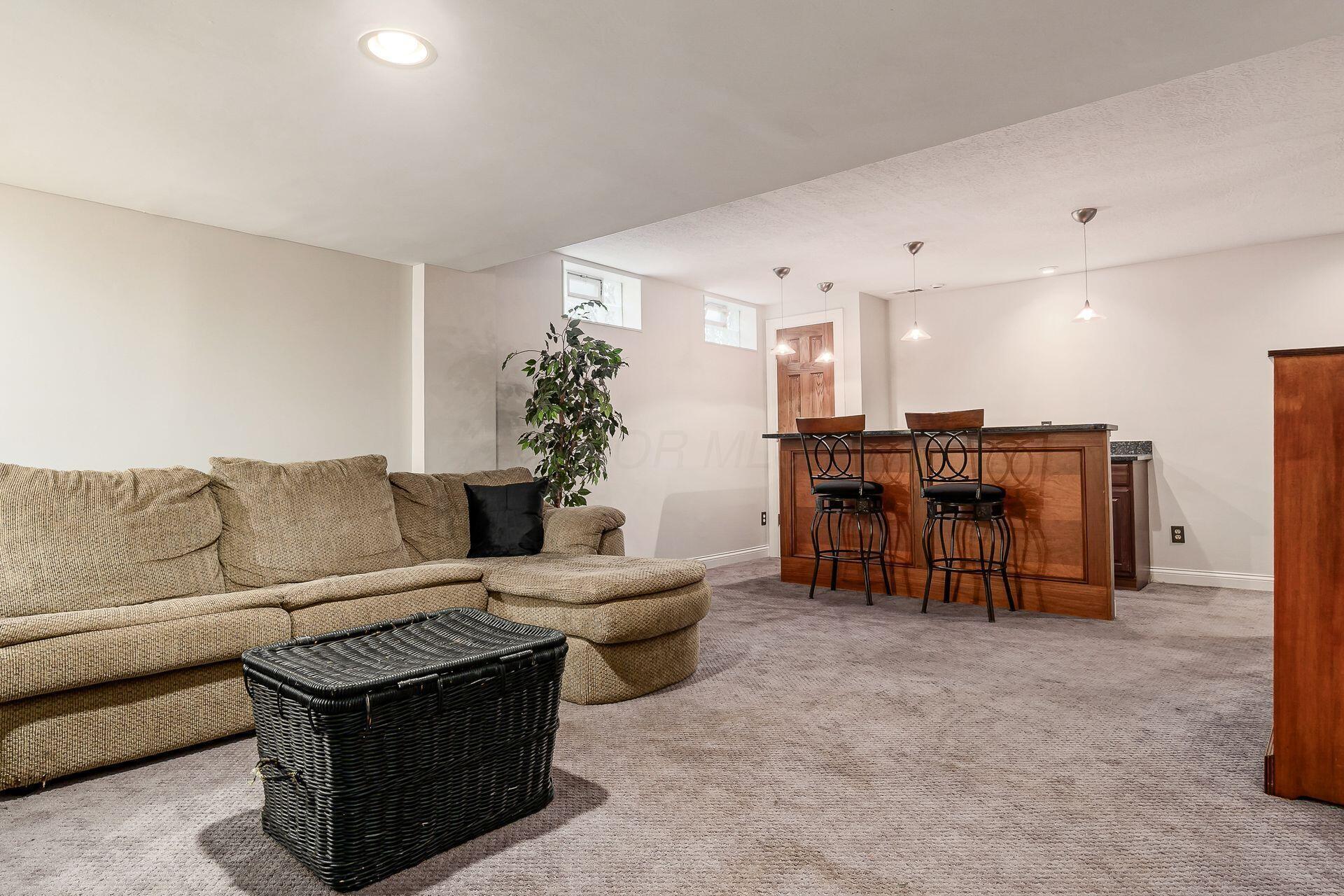Dublin, Ohio, 43017, United States, 4 Bedrooms Bedrooms, ,5 BathroomsBathrooms,Residential,For Sale,1932782