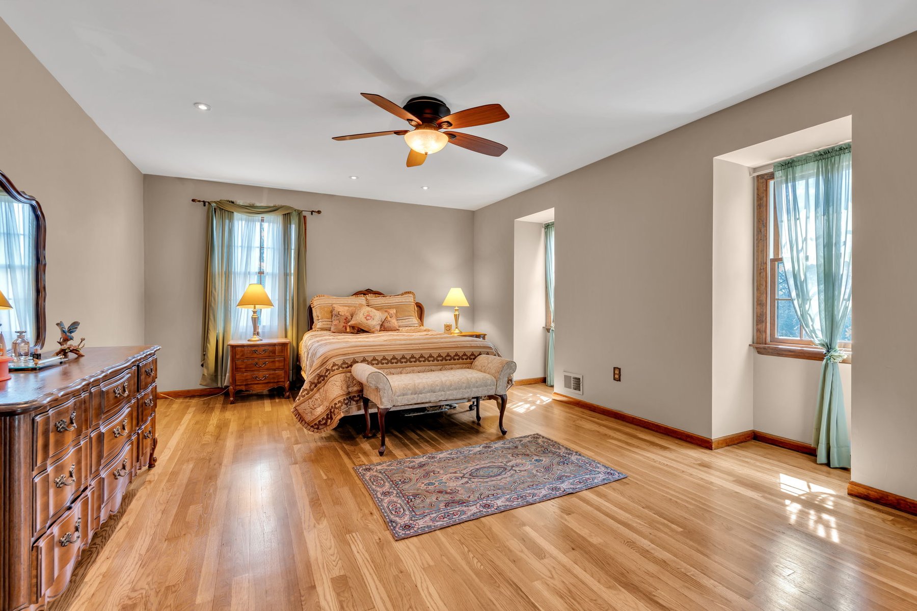  Spacious Middletown Colonial with Updates - 物件實景